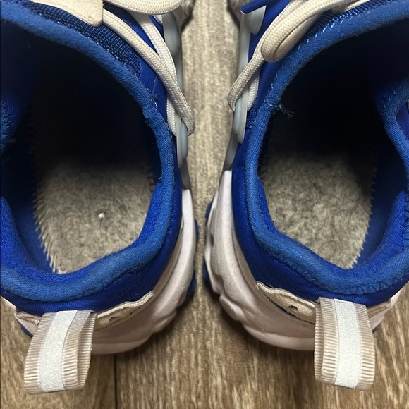 💙 Womens 8 Nike react shoes 💙 - Picture 8 of 8